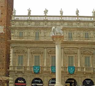 Palazzo Maffei/Casa Museo mit Venez. Löwen