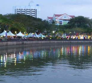 In der Anfahrt auf die Riverfront von Sarawk