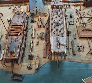 Diorama einer historischen Werft