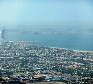 Blick auf Burj al Arab und Jumeirah Plam