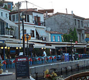 Ausblick von einer Bar am Hafen in Kokkari