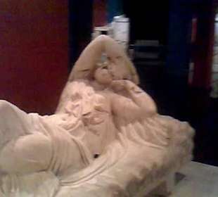 Надгробие с фигурой