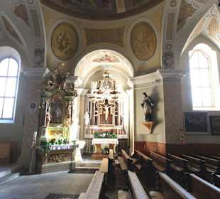 Blick in das Kirchenschiff