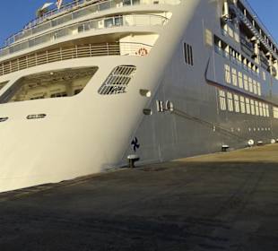 Schiff im Hafen Maó