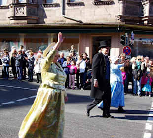 Volkstrachen Stadeln e.V.Erntedank m.Wasserrad