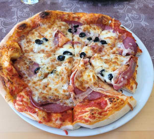 Große und leckere Pizza