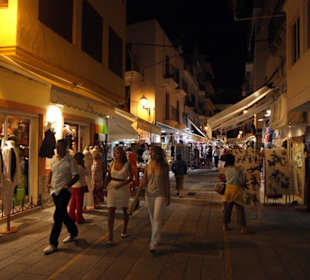 Bummeln in der Altstadt Eivissa bei Nacht