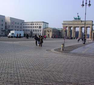 Zum Brandenburger Tor