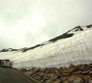 GG Abfahrt mit Prozession Pilger Eiswand