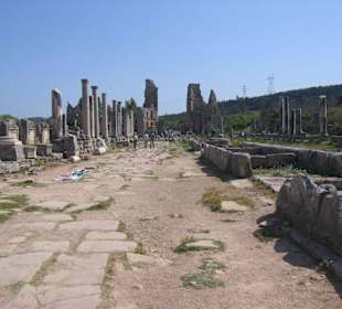 Rechts im Bild der Wasserkanal