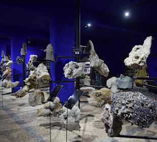 Mineraliensammlung im Park