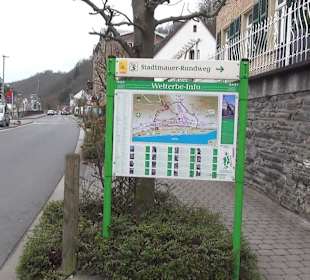 Stadtmauer- Rundweg - Weg zum Hutturm