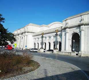 Vorplatz des Bahnhofs