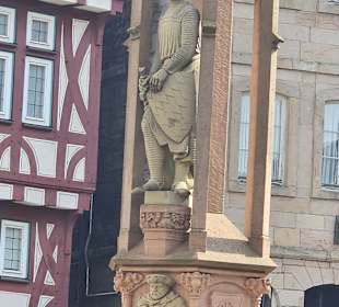 Stiftshof mit Stiftsbrunnen