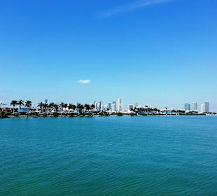 Skyline vom Wasser her