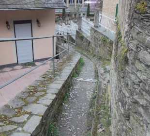 Stadtmauer- Rundweg - Weg zum Hutturm