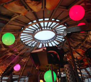 Hier oben kommt das Essen auf die Bahnen