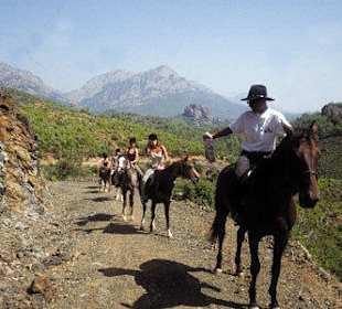 Reiten auf dem Taurus-Gebirge und Wald von Side