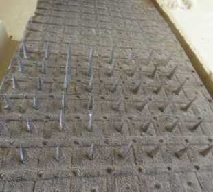 Altes Tor, Stahlspitzen zur Abwehr