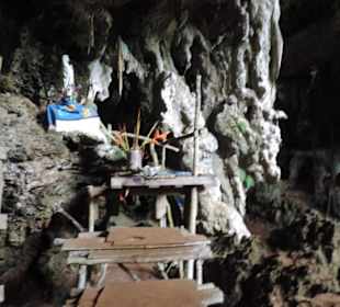 Höhle dunkel, Taschenlampe mitnehmen