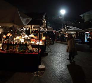 Galeria Krakowska zimą - kiermasz śwąteczny