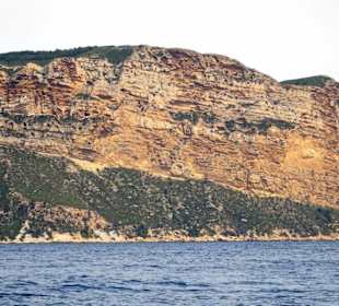 Sicht vom Wasser auf die Route des Crêtes