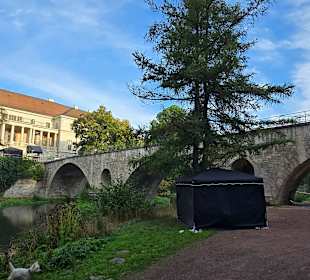 Steinbrücke Richtung Schloss