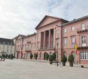 Am Marktplatz von Karlsruhe