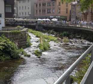 Die König-Karl-Str. entlang der Großen Enz