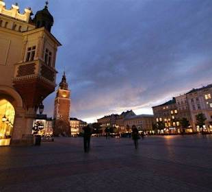 Rynek Główny z Sukiennicami i Ratuszem
