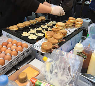 Myeongdong (Shopping- & Foodmeile)