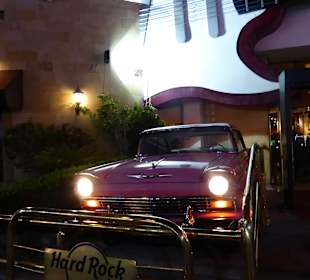 Vor dem Hardrock Cafe 