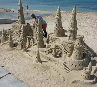 Strandburg aus Sand
