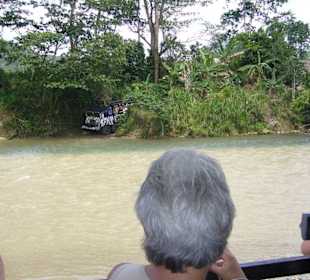 Flussdurchquerung im Monstertruck