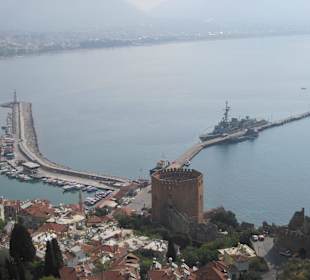 Blick auf die Hafenanlage Alanya