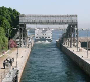 In der Esna-Schleuse auf dem Nil