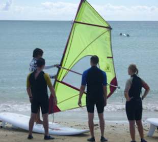 Urlauber lernen Surfen