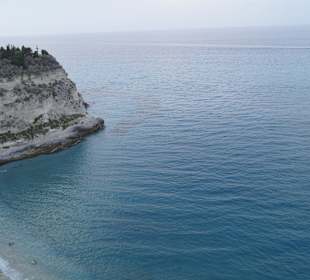 Aussichtsplattform auf öffentlichen Strand