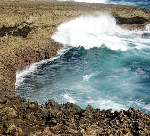 Küste und Brandung an der Boka Tabla