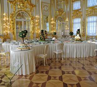 Eine der prunkvollen Sääle