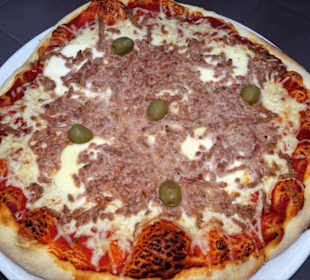 Die Pizza Carnivore im Restaurant L'Ecureuil