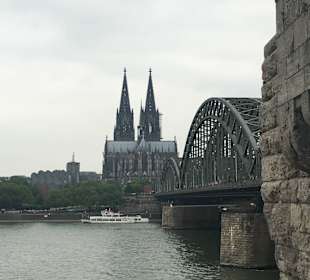 Dom & Brücke mit Schlössern
