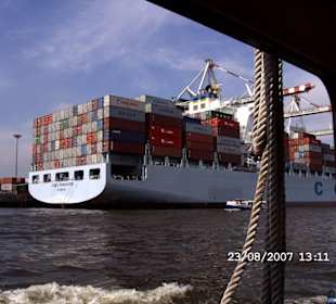 2. größtes Continerschiff im Hamburger Hafen