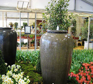 Wassersprudelnde Tontöpfe