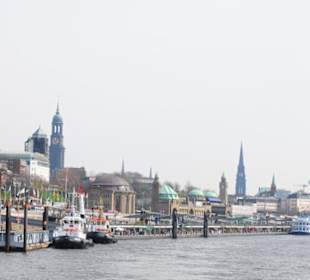 Blick auf den Hamburger Hafen