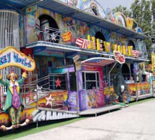 Der Luna-Park bei Tag und Nacht