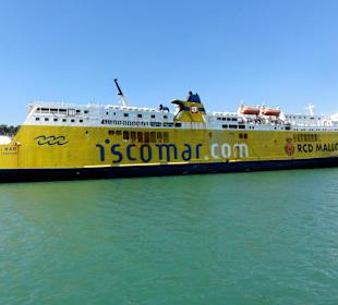 Die alte Balearen-Fähre im Hafen