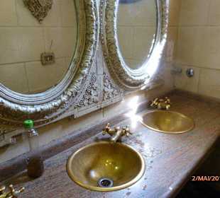 Kl. Einblick in die Toilette