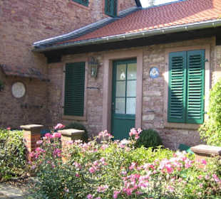 Ein Gebäudeteil im Innenhof des Schlosses 