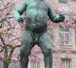 Der Buberlbrunnen mit dem nackten Buben